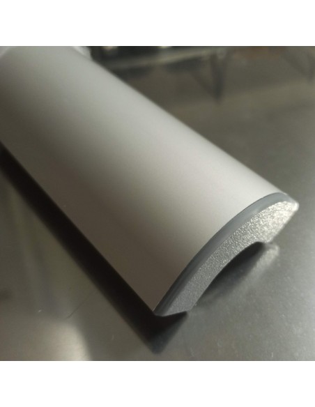 Tapón plástico para perfil curvo de aluminio en proyectos camper