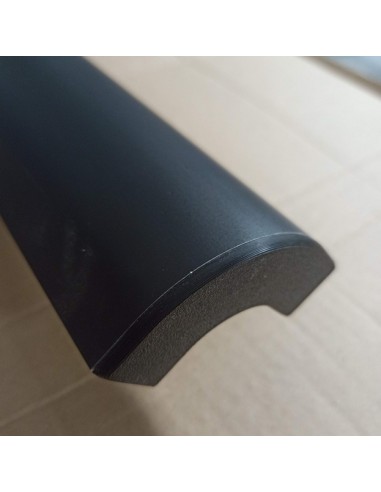 Tapón plástico para perfil curvo de aluminio en proyectos camper