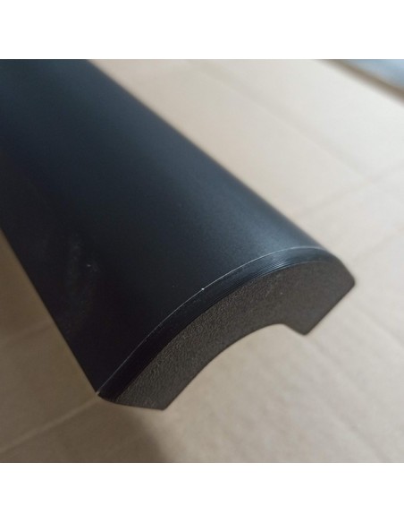 Tapón plástico para perfil curvo de aluminio en proyectos camper