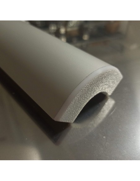 Tapón plástico para perfil curvo de aluminio en proyectos camper